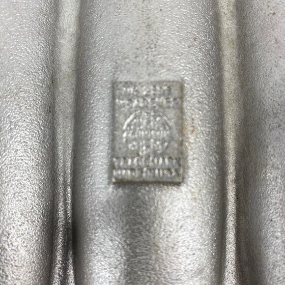 Vintage WEAREVER Corn Bread Baking Pan Aluminum 2707 Seven Sticks - Picture 10 of 10